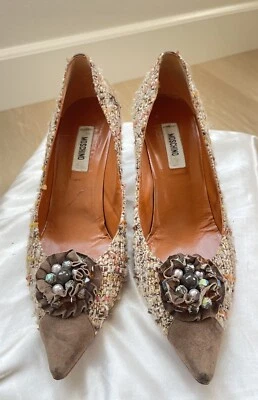 MOSCHINO White Pink Tweed Brown Suede Faux Pearl Floral Pom High Heel Pumps 9/40 - Image 1 of 4
