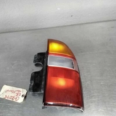 Conjunto de luz trasera derecha CHEVY GEO TRACKER 99 00 01 02 03 04 Foto 1 de 2