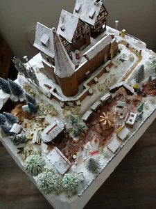 TOP-Winter-Diorama H0/1:87 Weihnachtsmarkt Stadtmauer Fachwerk Waldszene - Bild 1 von 17