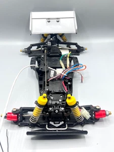 Relanzamiento Tamiya Manta Ray 1/10 RC Buggy con electrónica y ala - Imagen 1 de 24