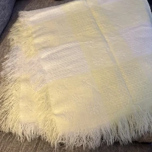 Vtg Yellow White Baby Receiving Blanket Soft Weave Flowers Fringe Acrylic - Picture 1 of 5