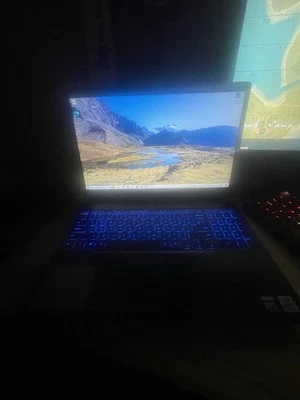 Laptop para juegos G3 Dell GPU: RTX 2060 CPU: Intel I7 Core 16 GB DDR4 Foto 1 de 3