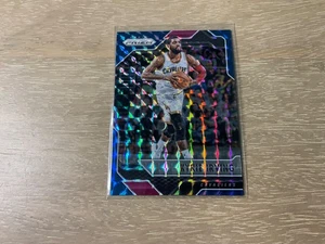 2016-17 Panini Prizm Basket Kyrie Irving Blue Mosaic Prizm #62 Cavaliers - Foto 1 di 2