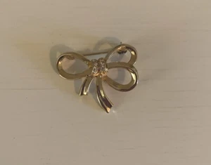 Vintage Brosche mit Schleife aus Goldstein und Strass - Bild 1 von 9