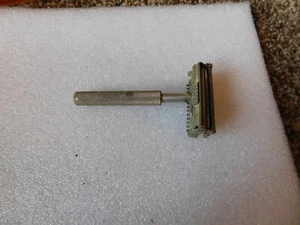 Vintage Valet Safety Razor - Picture 1 of 5