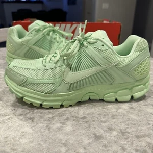 Talla 8 (9,5 Mujer’s) - Nike Air Zoom Vomero 5 Verde Vapor | HF5493-301 - Imagen 1 de 14