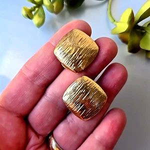 Vintage Monet Ohrringe zum Anklipsen signiert goldfarben strukturiert - Bild 1 von 3