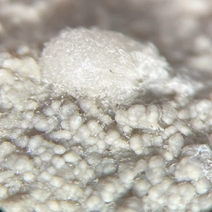 Cristales de Fairfieldita en pies de hidroxilo-apatita mina Cleveland Co Carolina del Norte - Imagen 1 de 8