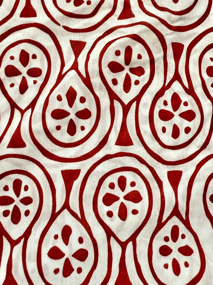 Шторы IKEA LAPPLJUNG — 2 панели — красно-белые с геометрическим узором в народном стиле — 57 x 98 дюймов б/у в отличном состоянии - Изображение 1 из 4