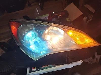 Faro derecho xenón HID lado pasajero Hyundai Genesis 2009-2012 cupé Foto 1 de 4