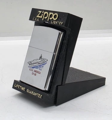 Isqueiro vintage Zippo dos EUA AMERICA CV 66 NOVO + ESTOJO sem luz.  - Imagem 1 de 4