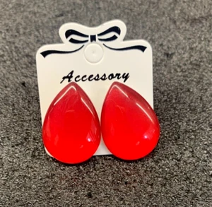 1 pair of large red tear drop 18 x 25 mm acrylic/ glass earrings - Picture 1 of 4