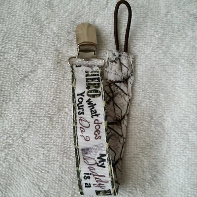 Chupete/soporte para chupete bebé con clip de metal/HÉROE PAPÁ/recién listado Foto 1 de 4