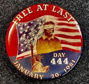 Vintage 1981 GRATIS FINALMENTE Pinback che celebra la liberazione ostaggi iraniani / 444 giorni - Foto 1 di 5