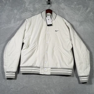 Chaqueta Nike Para Hombre Mediana Varsity Bomber Swoosh Authentics DQ5010-030 - Imagen 1 de 10