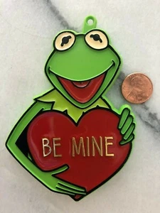 Vintage Kermit the Frog Plastic Cookie Cutter Valentines Day Be Mine Heart CUTE! - Picture 1 of 2