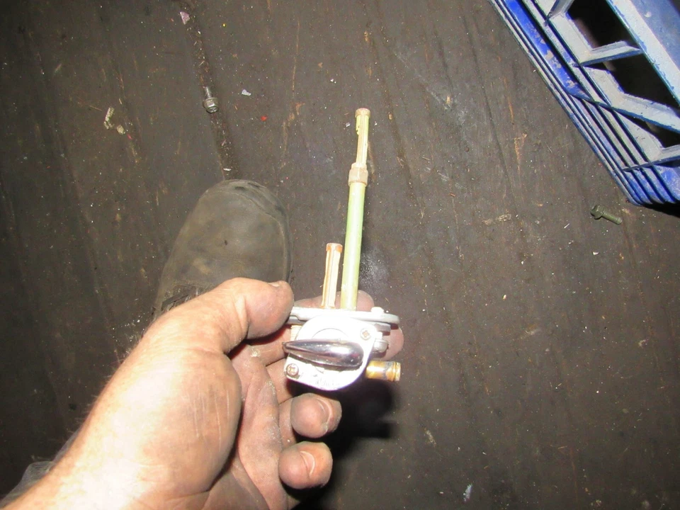 1999 yamaha xvz1300 royal star venture gas fuel petcock tap spout shut off - Image 1 of 1