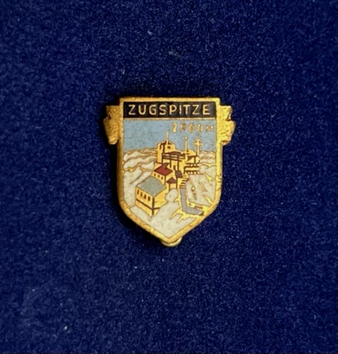 VINTAGE ZUGSPITZE SOUVENIR TRAVEL PIN BADGE/ VILLAGE / APPROXIMATELY 5/8" x 1/2" — 第 1/2 张图片