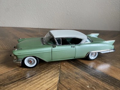 Cadillac Eldorado Seville 1957 convertible modelo de coche fundido a presión - Danbury como nuevo 1/24 Foto 1 de 4