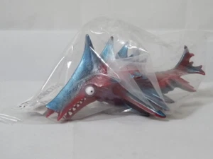 Amapro Kinglampus Urban Soft Vinyl Figur rot eine von 120 Stück limitiert Kaiju Sofubi - Bild 1 von 20
