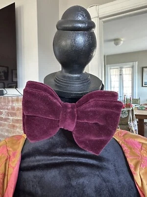 Pajarita vintage de terciopelo púrpura borgoña oscuro St. Michael’s mariposa años 70 Foto 1 de 4