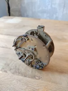 Antiguo movimiento de reloj mecánico de barril francés Fini Paris sin probar 8,3x7,4 cm - Imagen 1 de 7