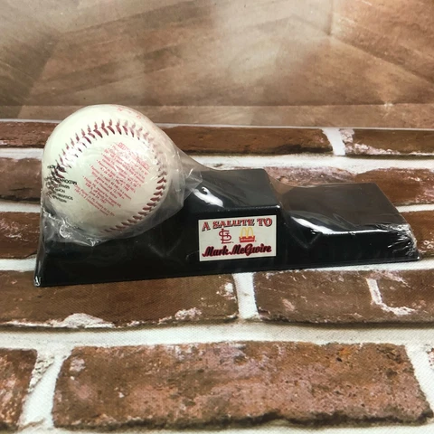 A salute to Mark McGwire 1998 Making history 3 baseball display-McDonalds 1 ball Cover