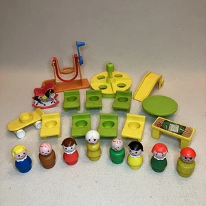 Lotto Little People Fisher Price vintage scuola, parco giochi, figurine, ricambi - Foto 1 di 7