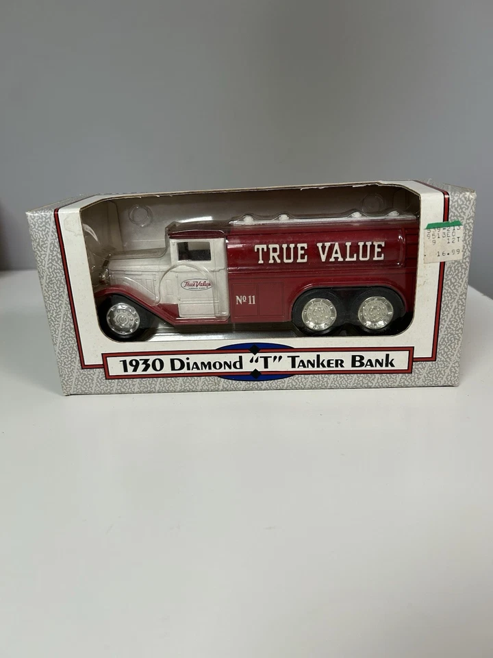 Ertl 1930 Diamond T Tanker Bank True Value Hardware 1/34 Scale 1992 Metal Cast