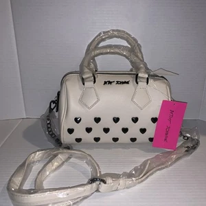 Bolso Bandolera Betsey Johnson XOJEAN Hueso 3D Corazones NUEVO - Imagen 1 de 5