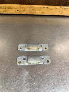 MG MGB & Midget • Soft Top to Windscreen Latch Brackets (x2) #AHA8483. MG6139 - Bild 1 von 5