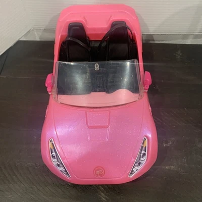 Coche Convertible Mattel Barbie Glam Rosa Brillo con Cinturones de Seguridad y Espejos Laterales Foto 1 de 4