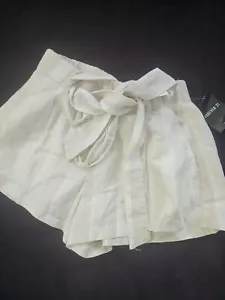 Women's shorts - Picture 1 of 3