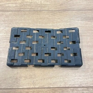 2004 SUZUKI GSXR600 GSXR 600 / OEM ORIGINAL BATTERY TRAY - Picture 1 of 4