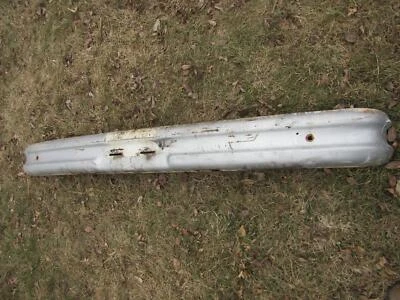 Parachoques de camión Chevrolet 570 LCF 1957 Foto 1 de 4