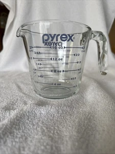 Vintage Pyrex Blue Pyro 2 Cup Measuring Cup Made In USA Good Condition - Picture 1 of 6