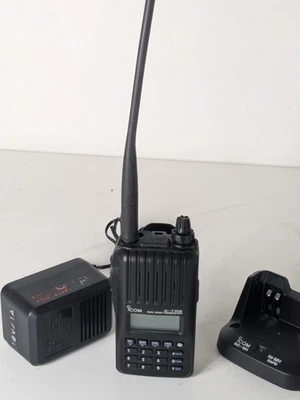 ICOM IC-T70A Transceptor VHF/UHF HT y Cargador Rápido - ¡Muy Bonito! Foto 1 de 4