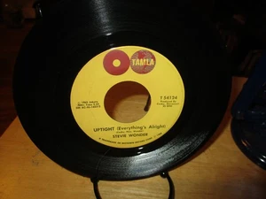 Stevie Wonder – Uptight  everything’s alright b/w Purple raindrops  Motown NM- - Picture 1 of 2