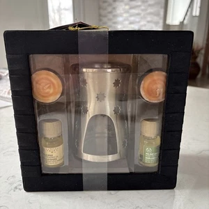 The Body Shop Home Fragrance Oil And Burn Set Seasonal Sense Vanilla Spice & Gar - Bild 1 von 8