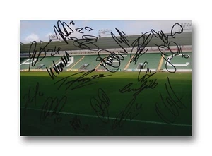 Foto firmada por el equipo de Plymouth Argyle 2018/2019 Home Park Stadium 18 autógrafos 7. - Imagen 1 de 1