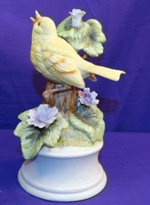 VINTAGE ROYAL CROWN MUSIC BOX BISQUE YELLOW BIRD SINGING PURPLE FLOWER WORKS - Picture 1 of 10