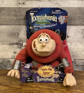 Peluche pupazzo parlante Toonsylvania 1998 vintage Taunt Me Igor giocattolo nuovo con scatola - Foto 1 di 12