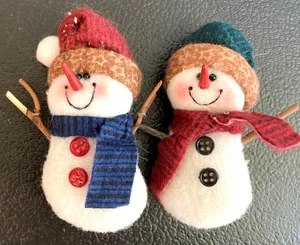 Vintage 2er Set Handarbeit Wollfilz Schneemann Weihnachtsschmuck 4" 1980er Stockarme - Bild 1 von 4