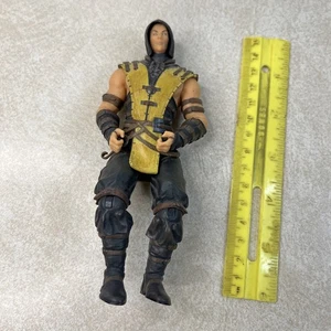 Mezco Toyz Mortalx: Scorpion 6" Actionfigur ohne Maske - Bild 1 von 7