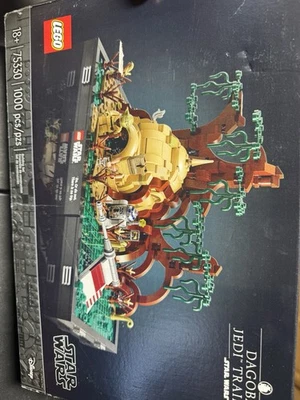 LEGO Star Wars: Dagobah Jedi Training Diorama (75330) sin abrir Foto 1 de 3