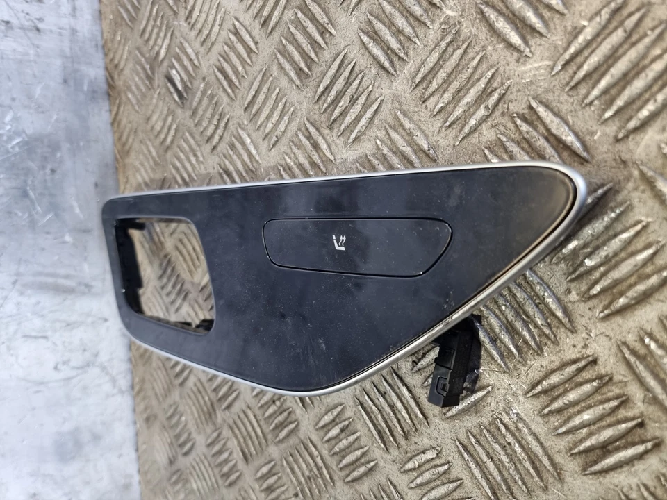 MERCEDES C220 MOLDURA PANEL PUERTA E INTERRUPTOR CALEFACCIÓN ASIENTO DELANTERO IZQUIERDO A2069005408 2022 Foto 1 de 4