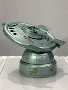 Il disco volante banco monete meccanico ca. Stampo Duro 1956 1 - funzionante (NJL028229) - Foto 1 di 12