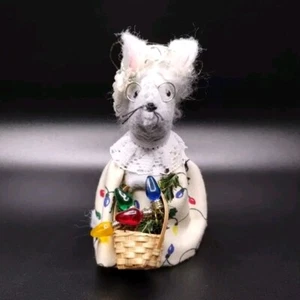 Felt Christmas Mouse Holding Basket Of Lights Wearing Dress Bonnet Gray Ornament - Picture 1 of 12