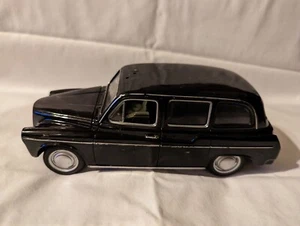 Welly Austin FX4 London Taxi Black 1/24 Scale Great Shape - Picture 1 of 14