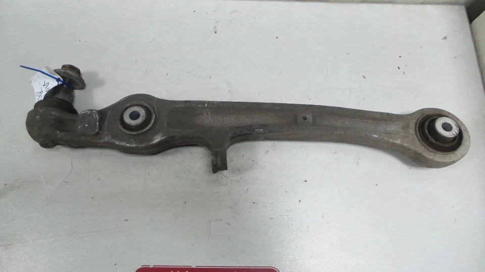 BRAS DE SUSPENSION AVANT GAUCHE INFERIEUR Audi A6 Avant (C6) 2006 4F0407151A - Photo 1/1